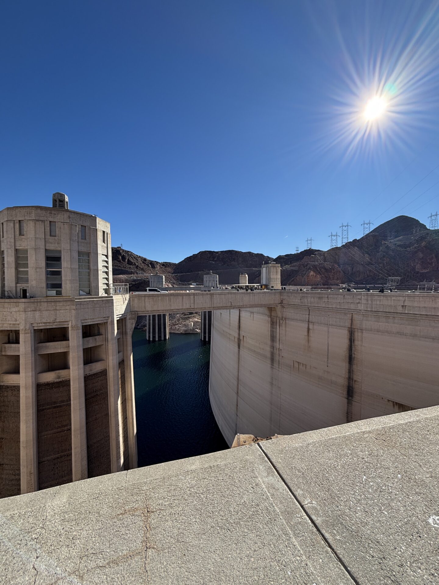 Detailansicht der Betonmauer des Hoover Dam Nevada